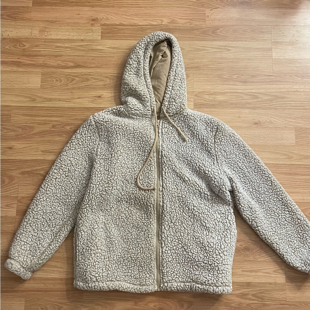 hollister warm and comfy tan bear coat meduim